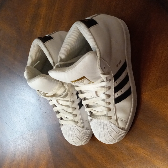 ADIDAS SHOES FOR KIDS. - Picture 3 of 5